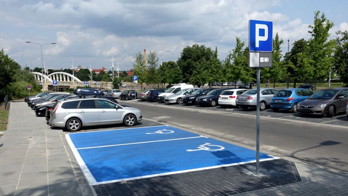 Strefa Płatnego Parkowania przy Politechnice. Promocja dla mieszkańców chcących kupić identyfikator