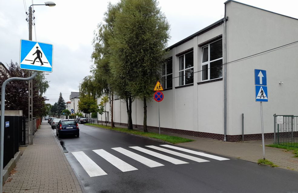 Poznań wprowadzi kolorowe oznakowania przejść dla pieszych przy szkołach?
