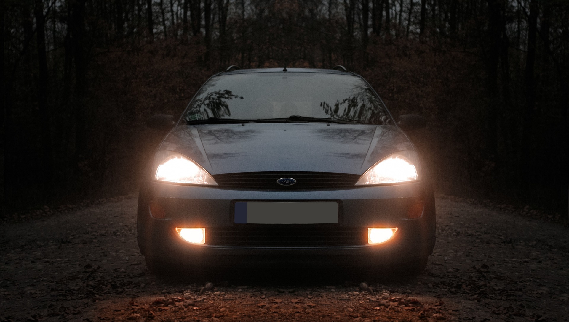 Nieprawidłowe używanie świateł w samochodzie: Na co zwrócić uwagę?