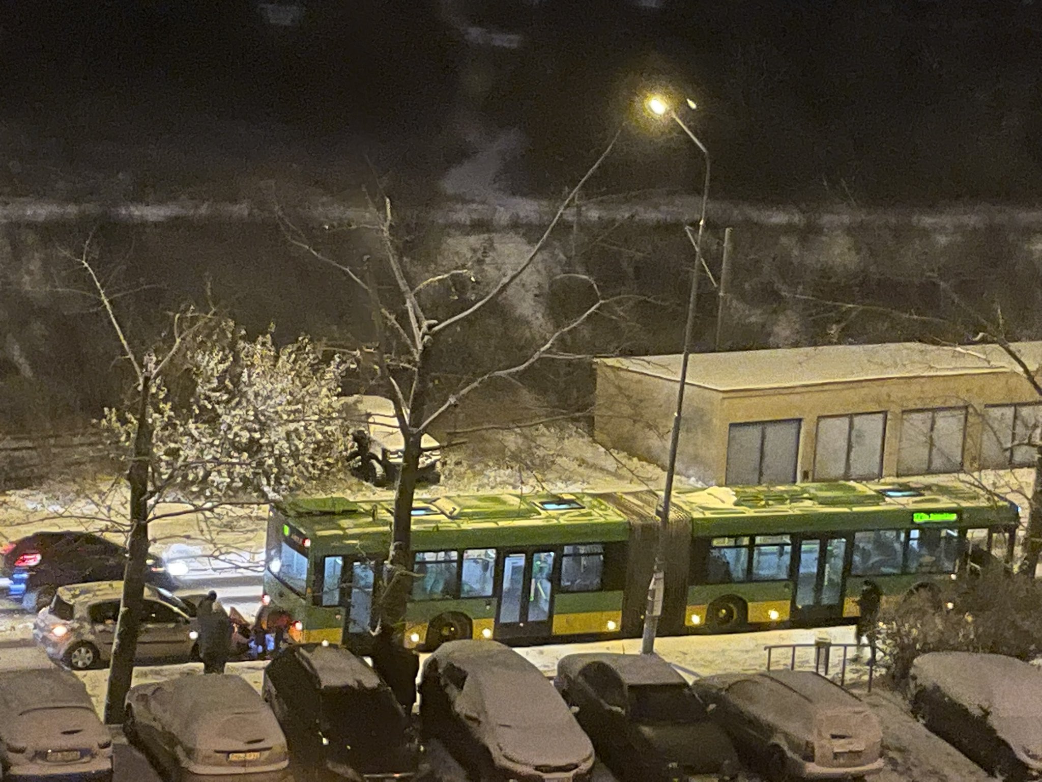 Samochód uderzył w autobus MPK Poznań na ul. Stróżyńskiego