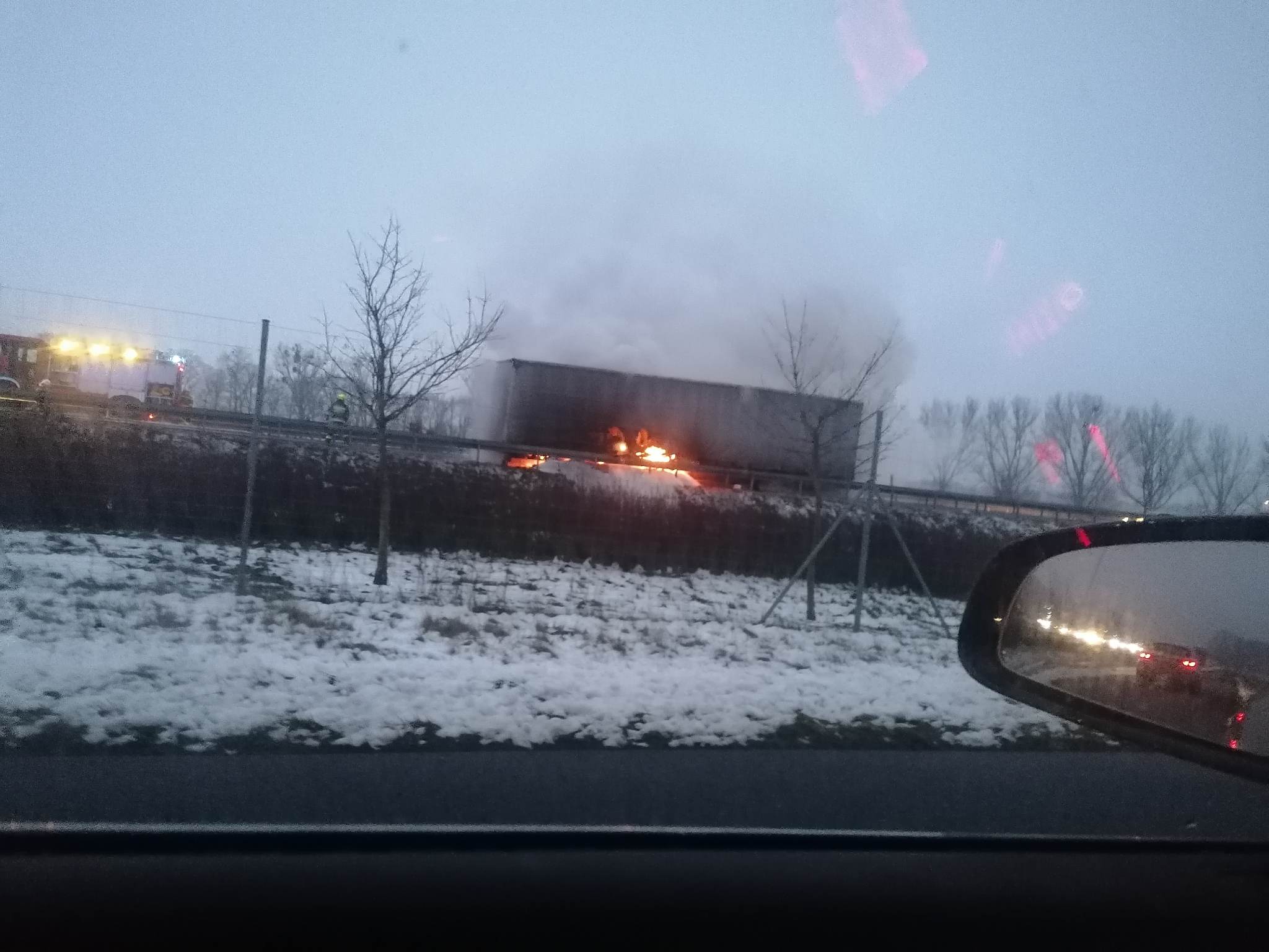 Pożar samochodu na S5 i blokada drogi Poznań-Gniezno