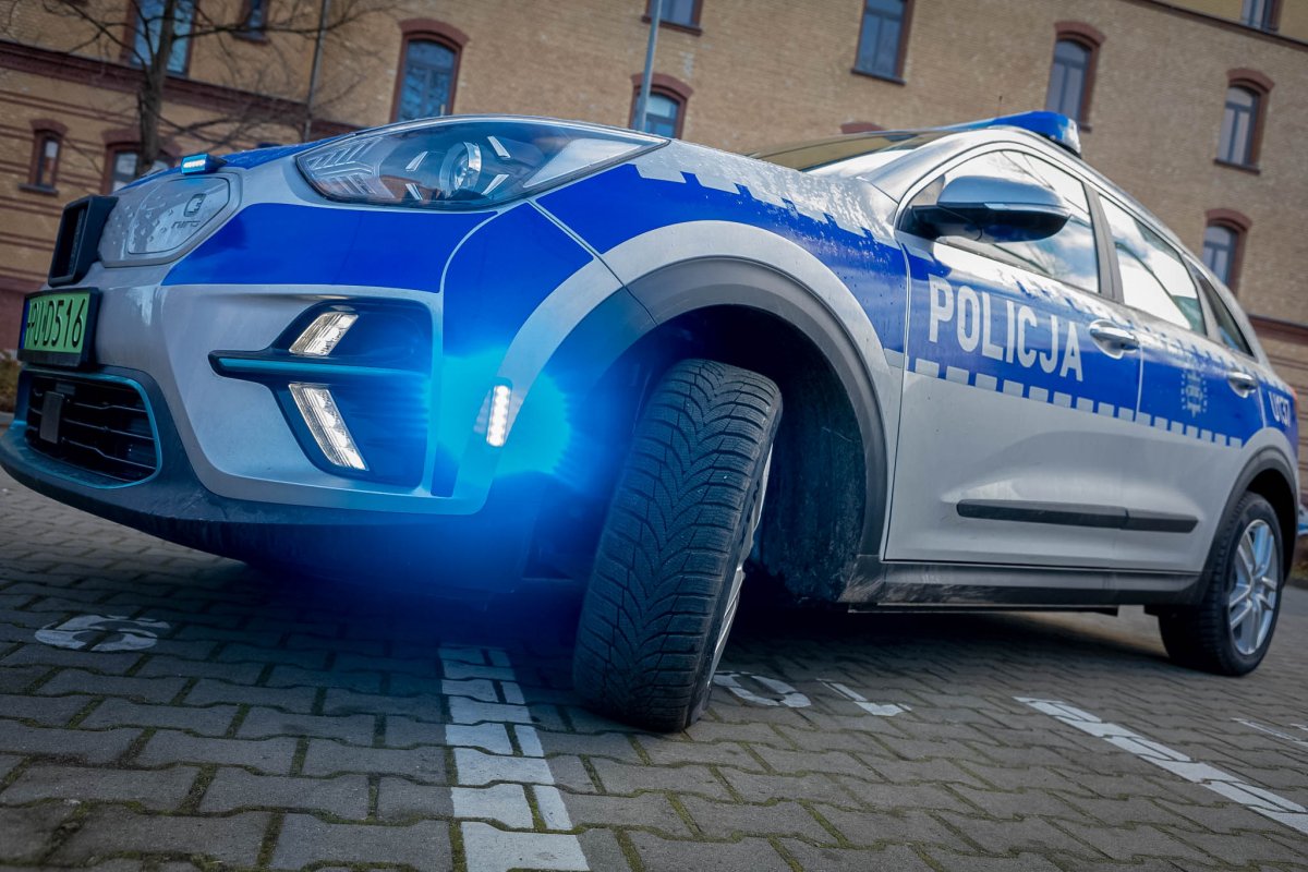 Uciekał przed policją ulicami Poznania i porzucił samochód w centrum miasta