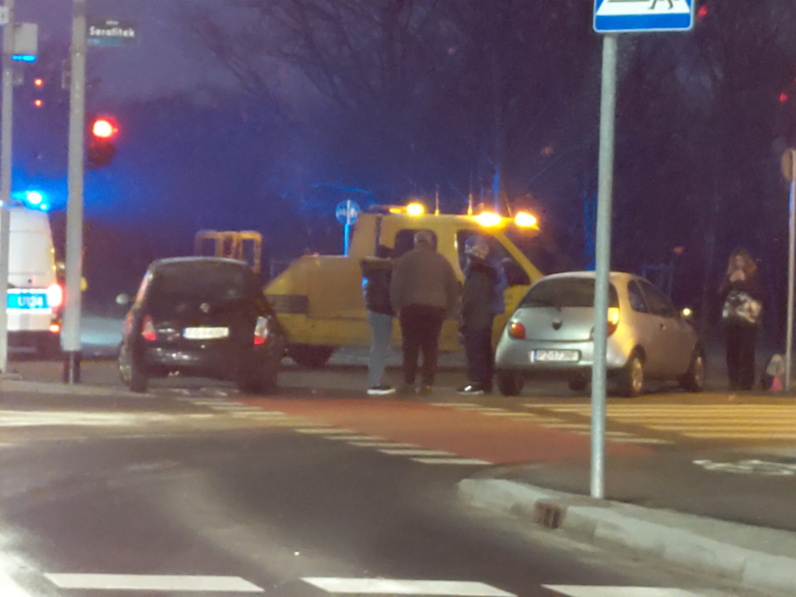 Zderzenie pojazdów na skrzyżowaniu ul. Krzywoustego i ul. Serafitek