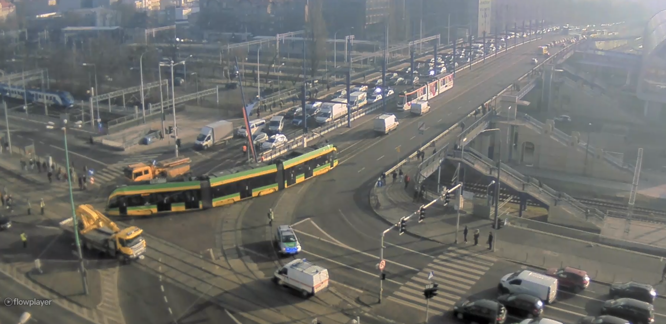 Wykolejenie tramwaju na Moście Dworcowym – duże utrudnienia w ruchu! (Aktualizacja)