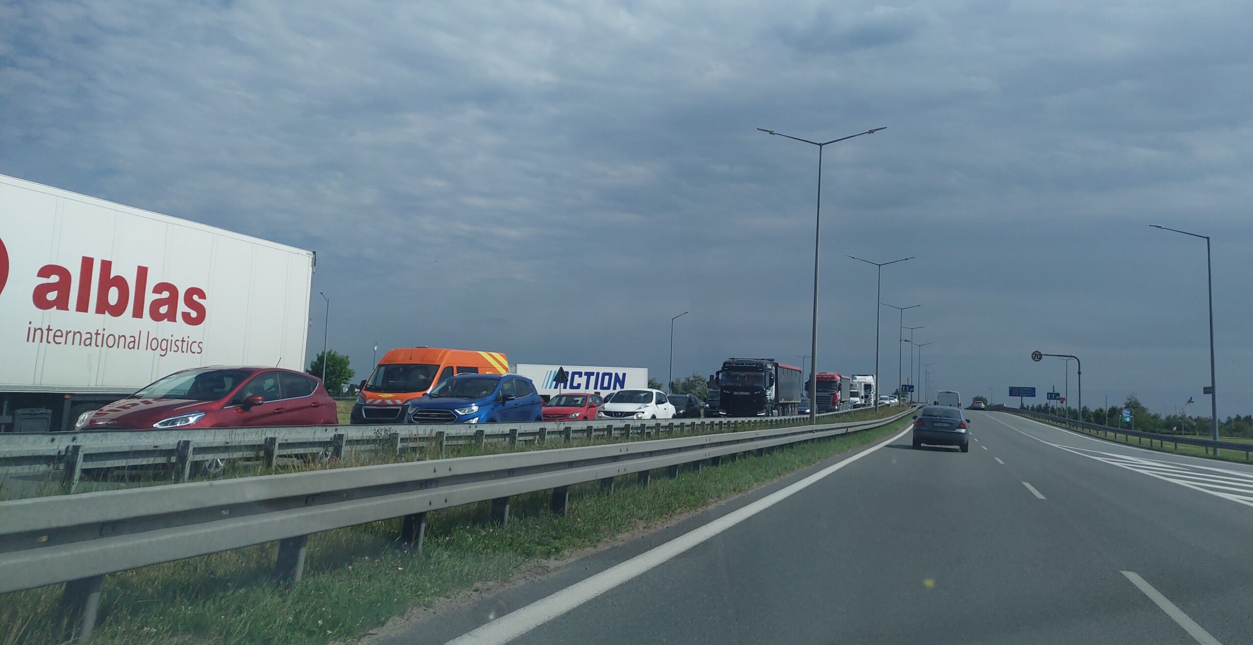Zderzenie pojazdów na A2 – korek na poznańskim odcinku i S11