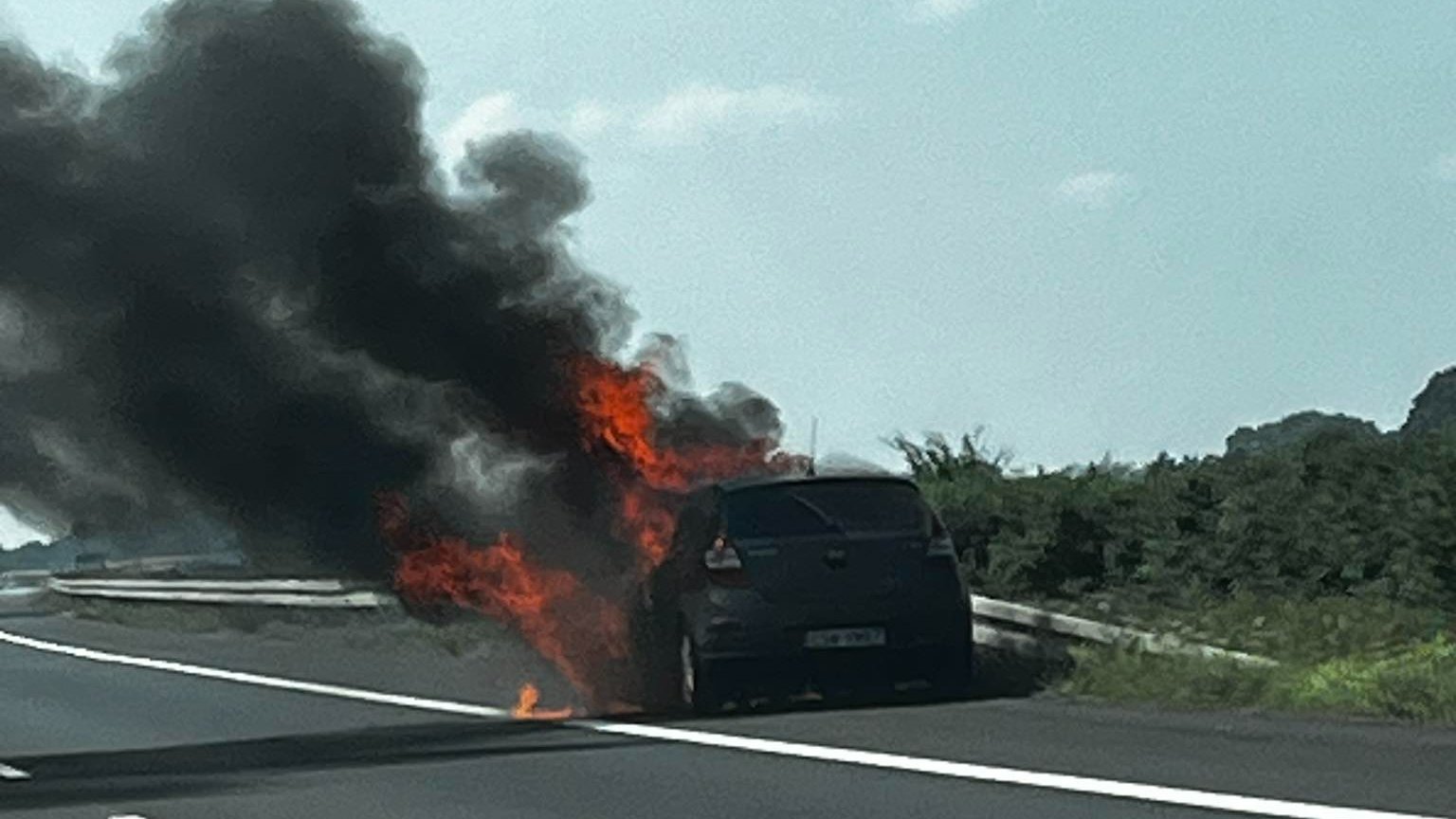 Pożar samochodu na S5: utrudnienia na trasie Gniezno-Poznań