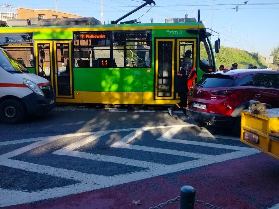 Wykolejenie tramwaju na skrzyżowaniu ul. Pułaskiego i Libelta (Aktualizacja)