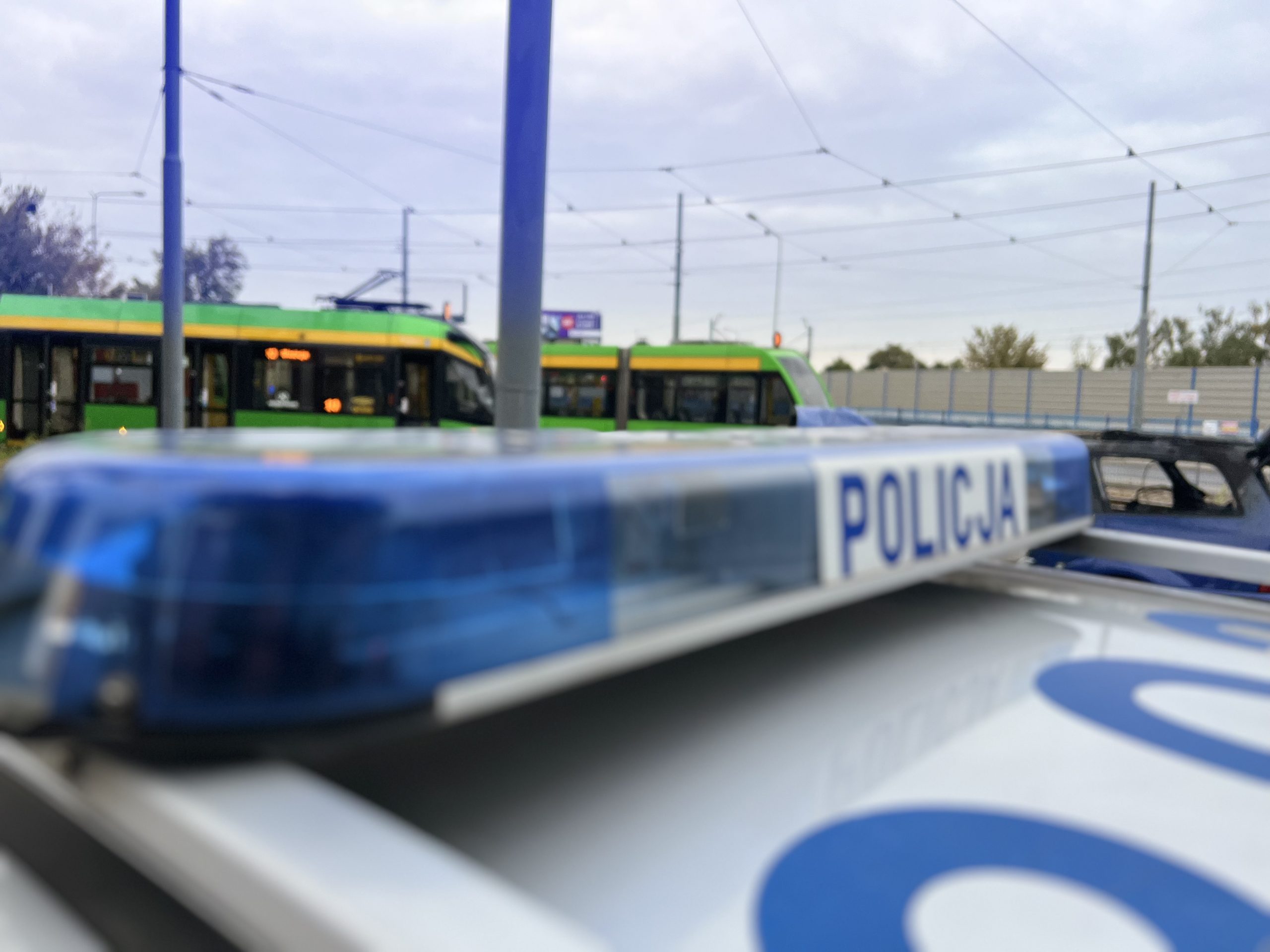 Zderzenie samochodu z tramwajem na ul. Starołęckiej