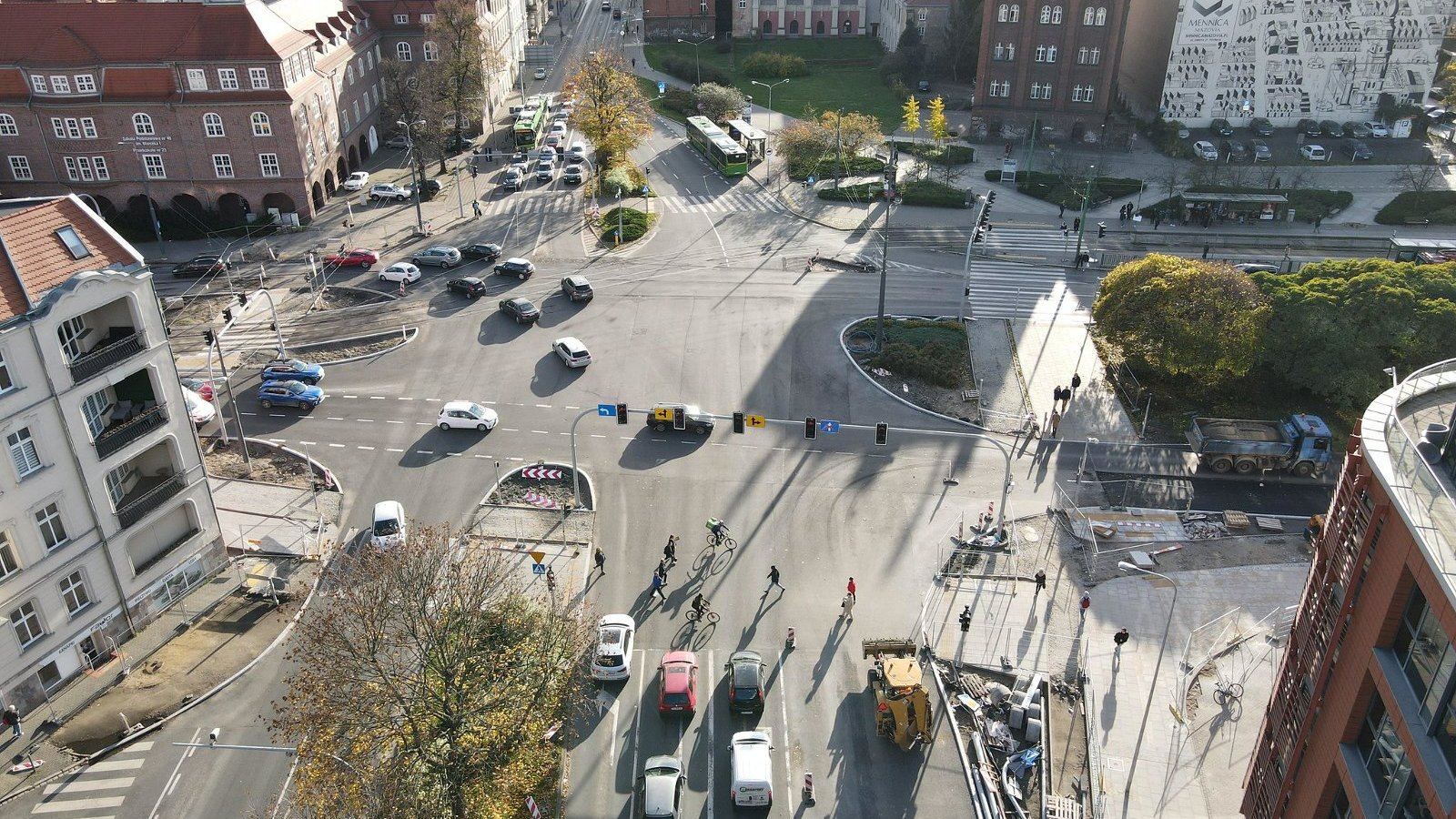 Rewolucja komunikacyjna w centrum: Zobacz, jak nowa droga rowerowa przeobraża ulice miasta!