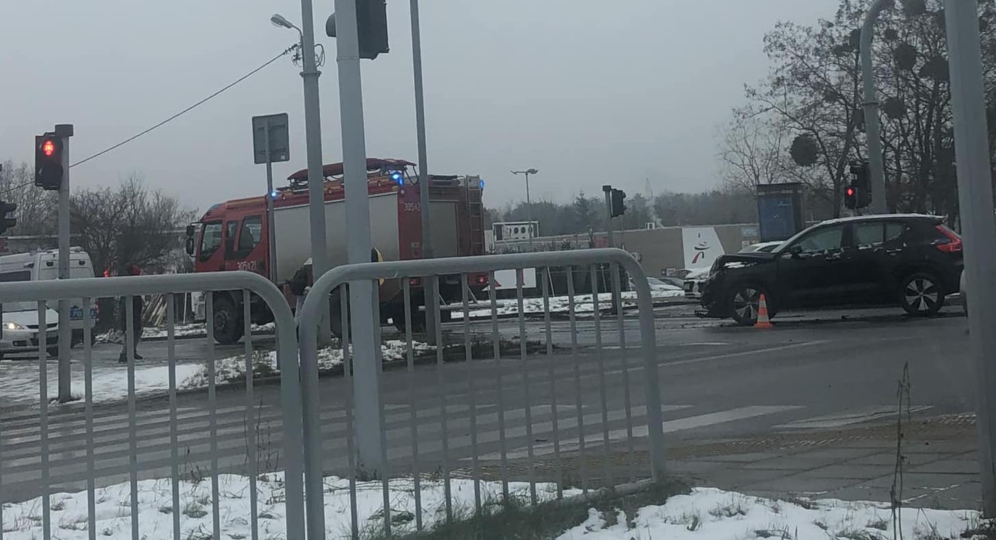Wypadek na skrzyżowaniu ul. Umultowskiej i Wiechowicza