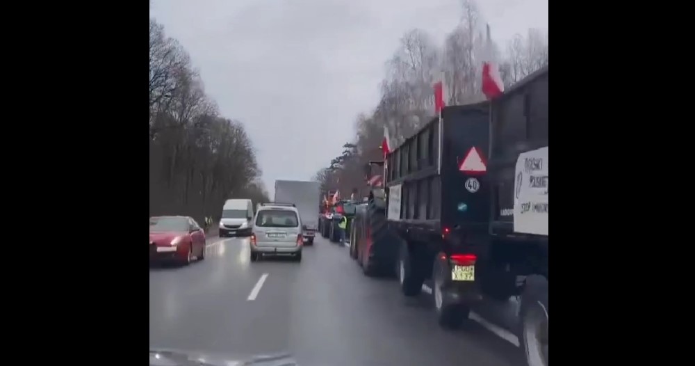 Ok. 500 pojazdów w jednej kolumnie jedzie do Poznania. Utrudnienia i blokady także m.in. w Kórniku, Koszutach, Lesznie, Rydzynie i Golęczewie (Aktualizacja)