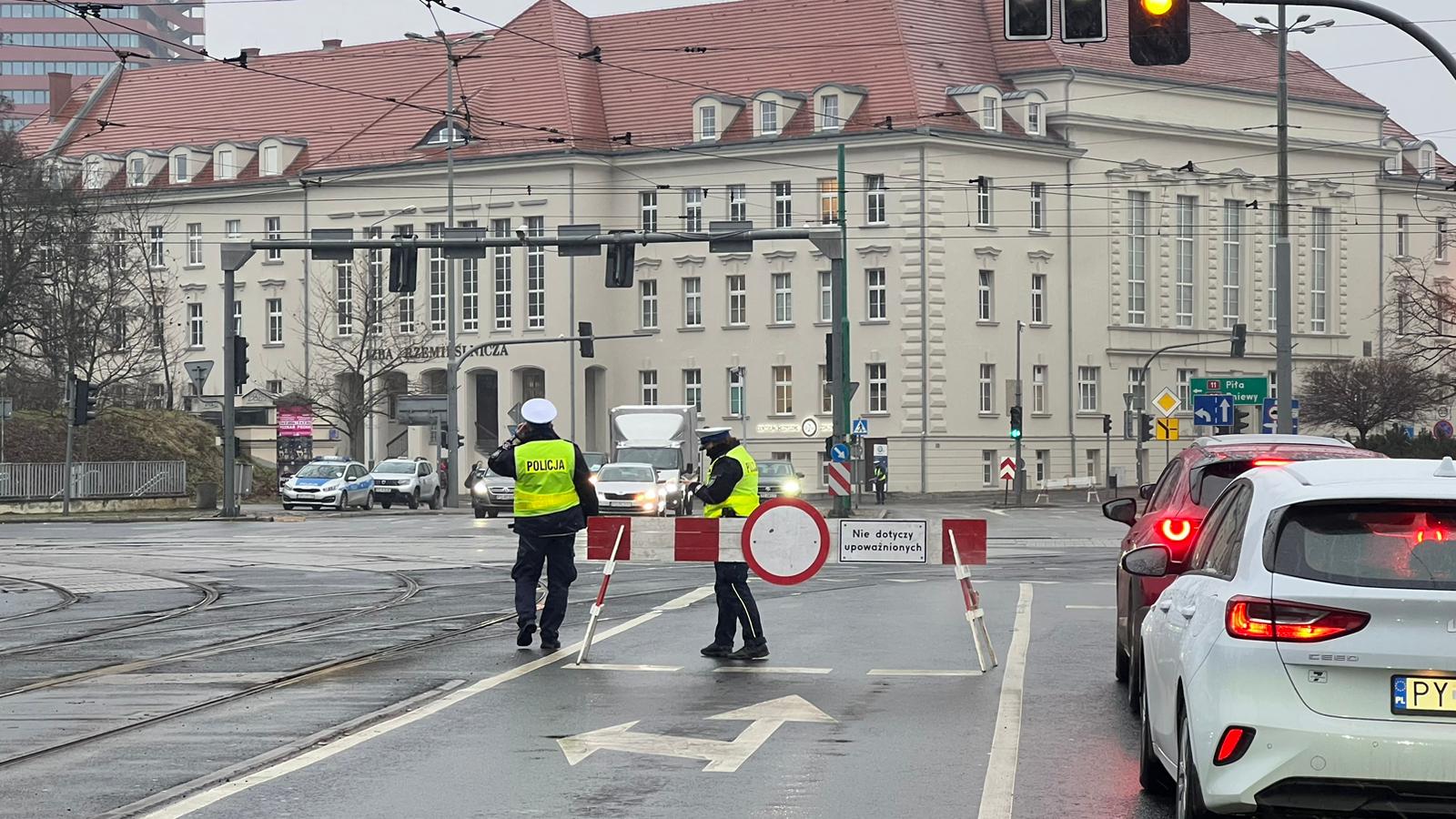 Policja zamknęła Al. Niepodległości dla ruchu. Rolnicy dojeżdżają do centrum Poznania