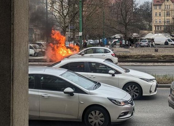 Pożar samochodu na pl. Wielkopolskim