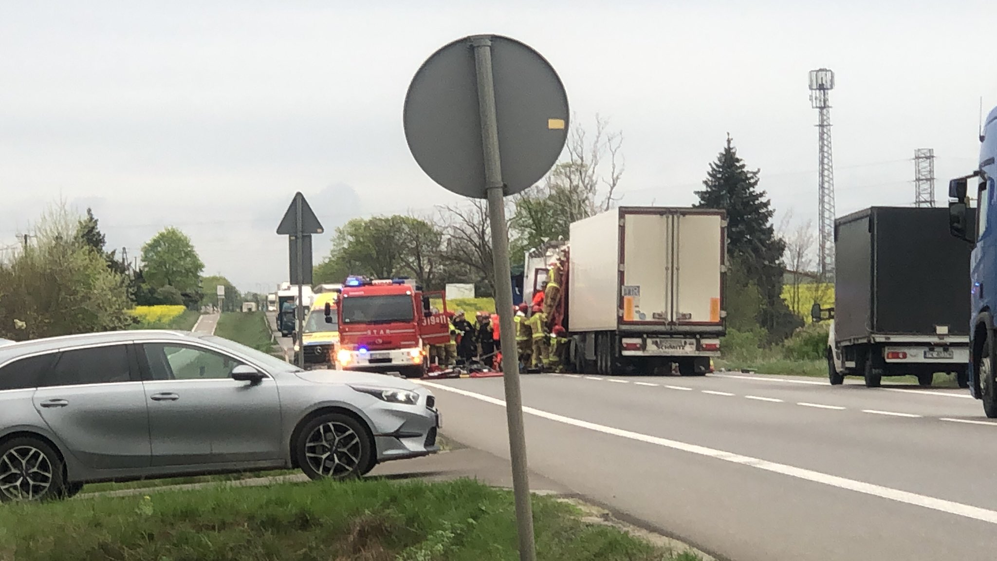 Wypadek na DK92 pod Poznaniem – droga zablokowana