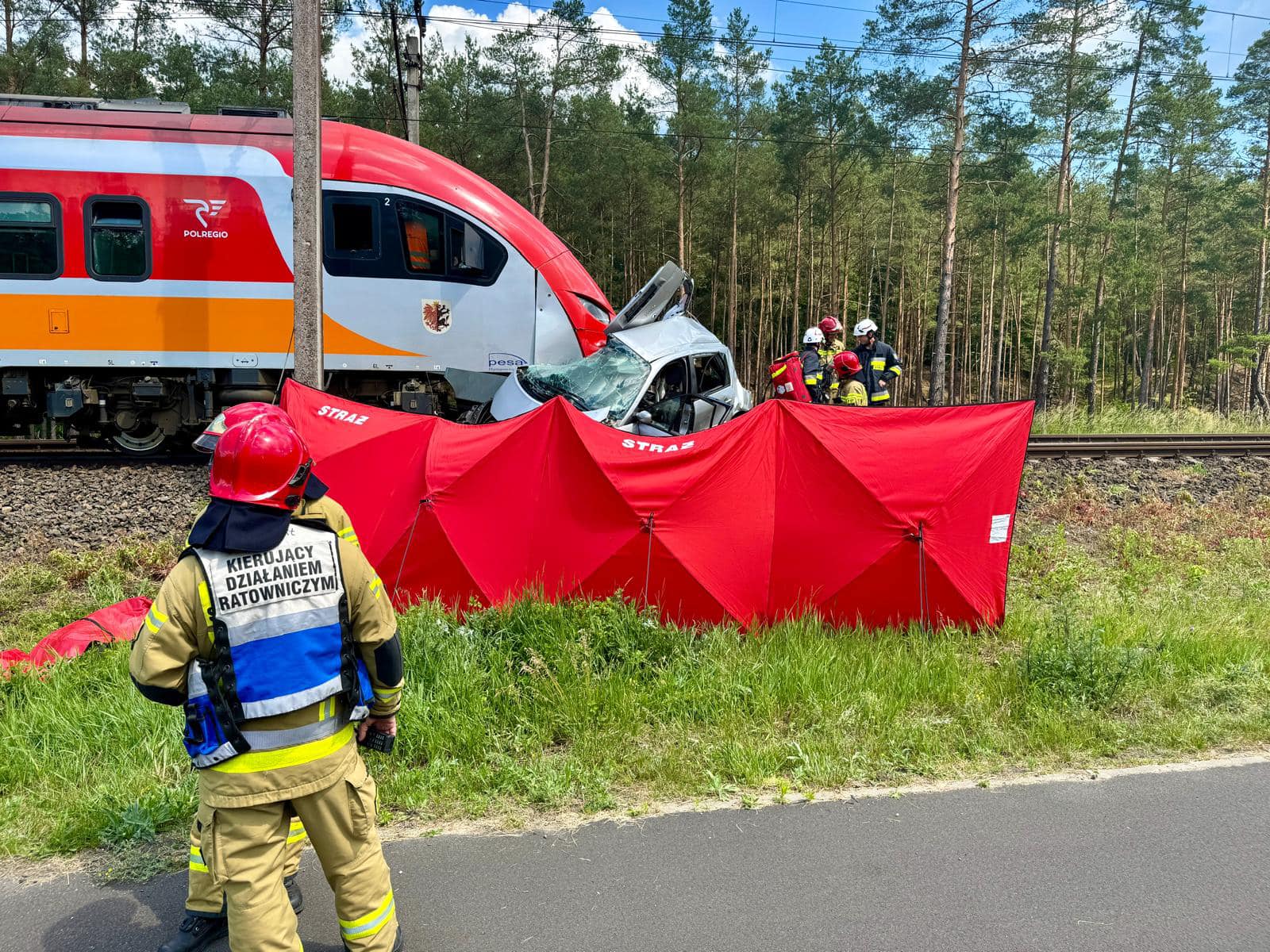 Tragiczne zderzenie pociągu i samochodu. Zginęła jedna osoba