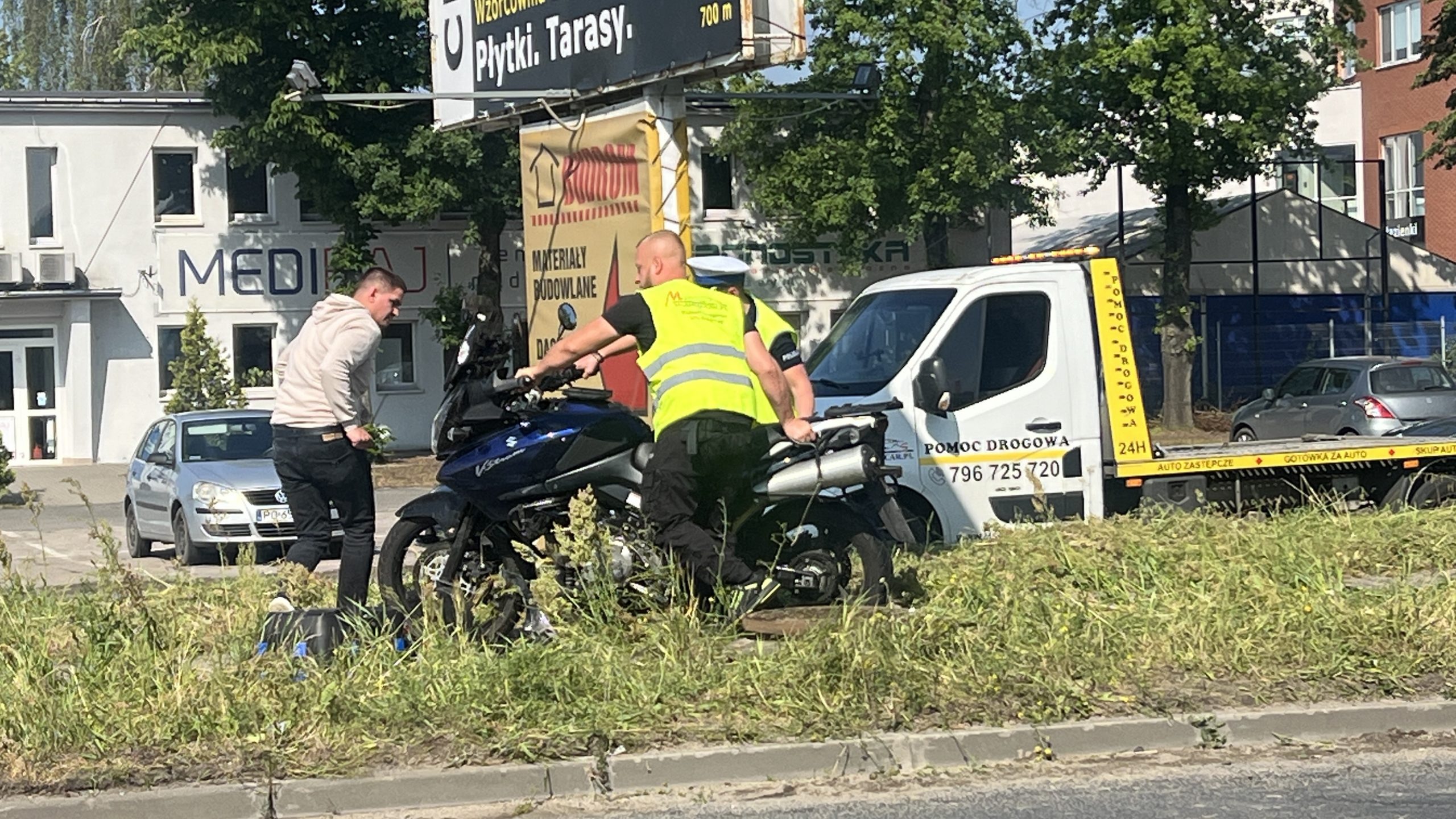 Wypadek na rondzie Obornickim – Zderzenie samochodu z motocyklem