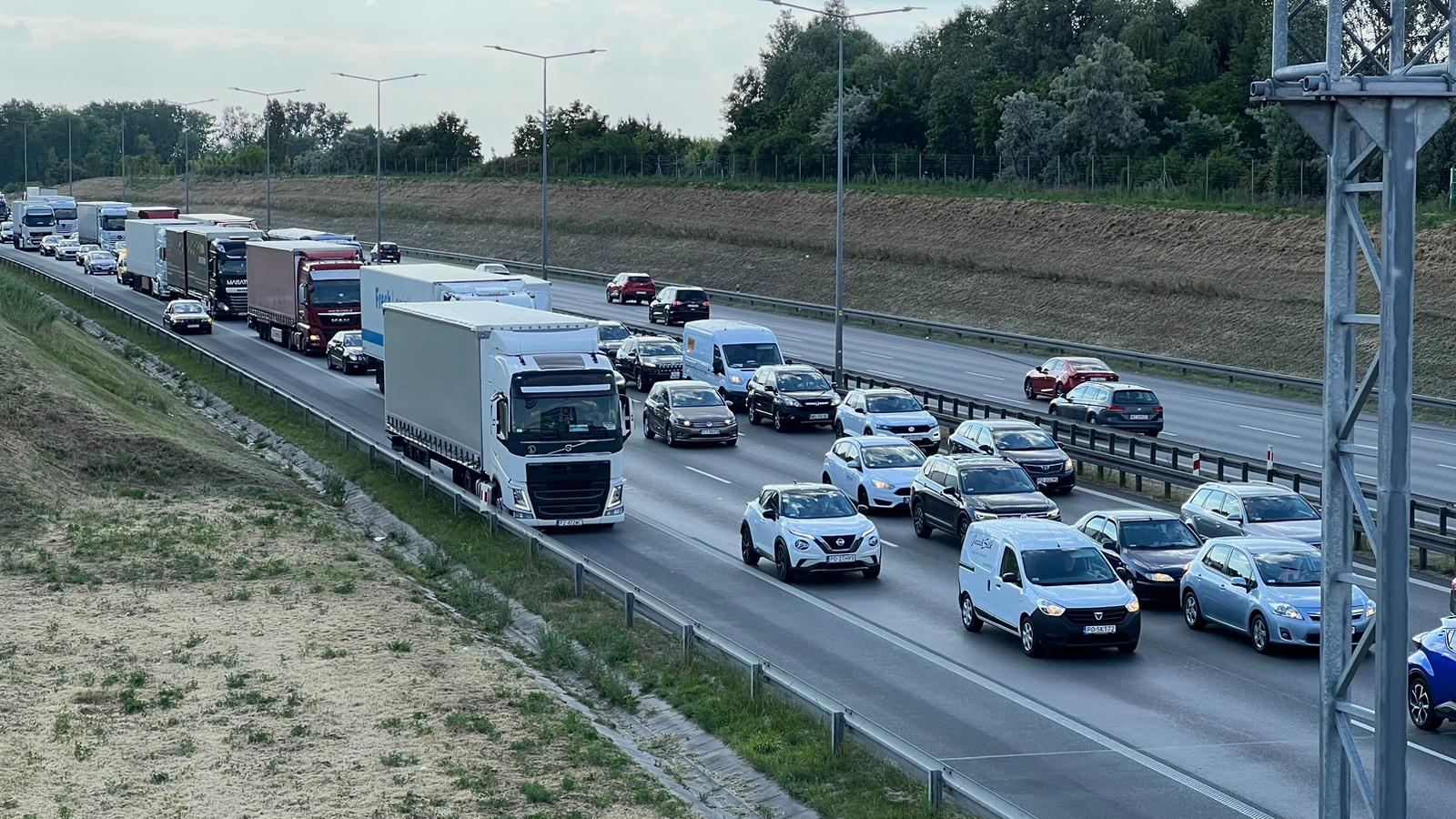 Kolizja i duże utrudnienia na poznańskim odcinku A2!