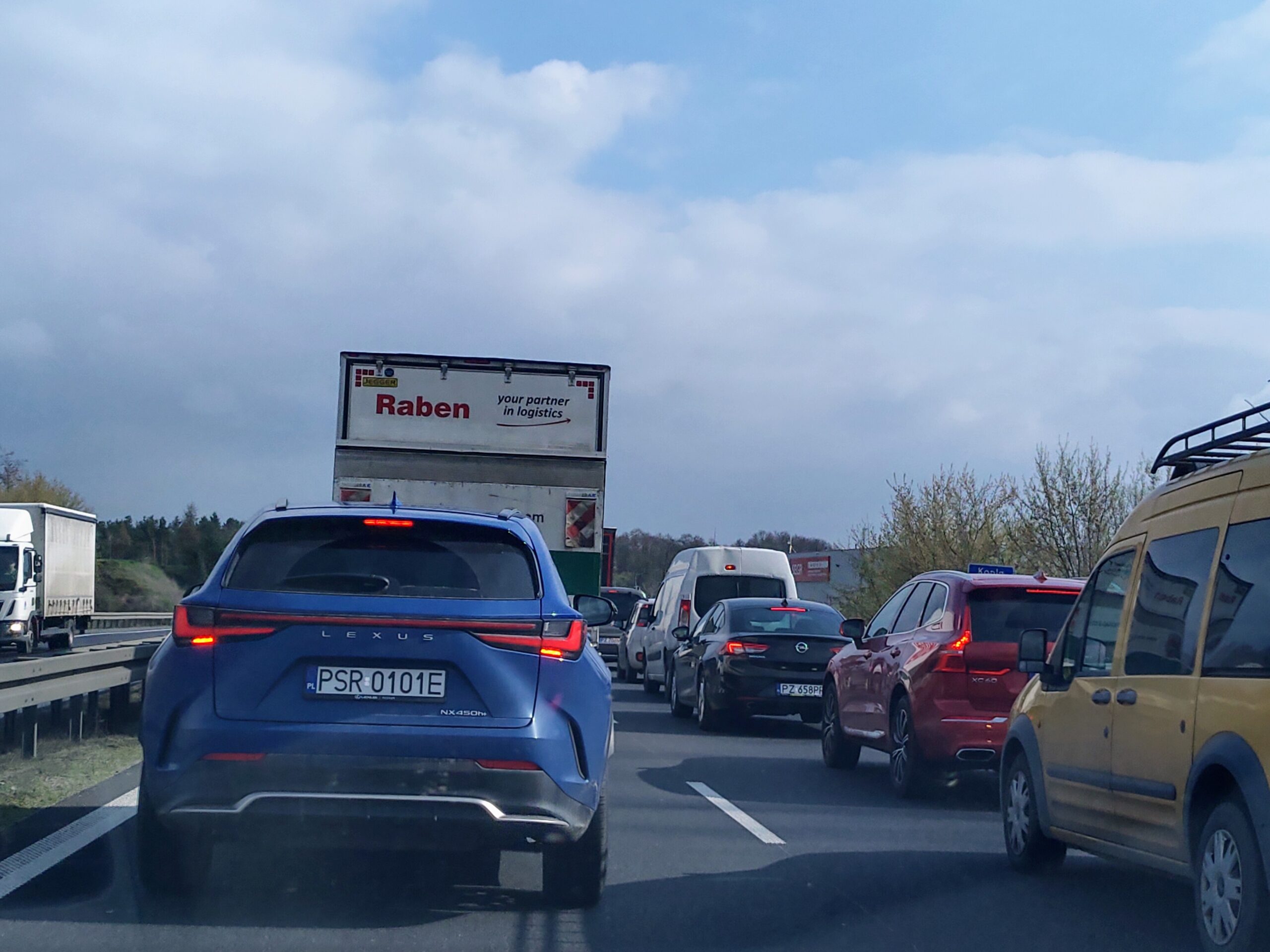 Wypadek na S11, korek w kierunku A2 i Poznania