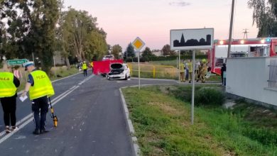 Zderzenie samochodu i dwóch motocykli: jedna osoba nie żyje, dwie są w szpitalu